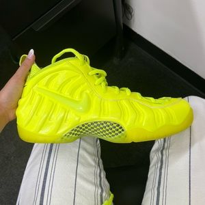 2021 Air Foamposite Pro ‘Volt’